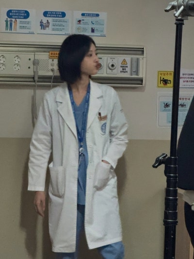 金智媛 Instagram Doctor X 醫師袍幕後花絮一